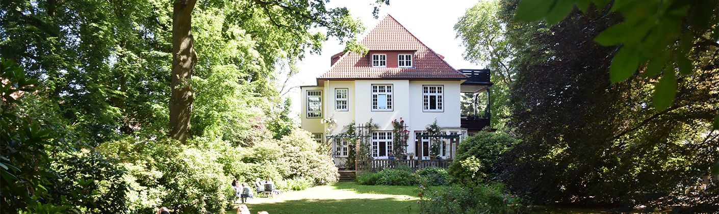 Silcc - Haus mit Garten im Sommer