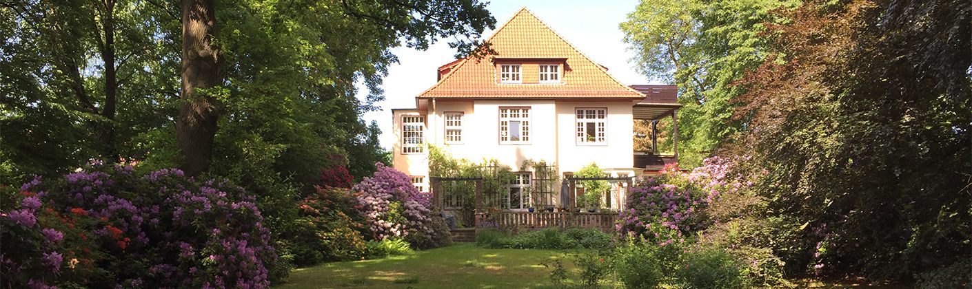 Silcc - Haus mit Garten im Sommer
